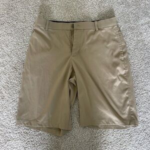 Nike Men’s Golf Shorts. Size 32 waist. Khaki.